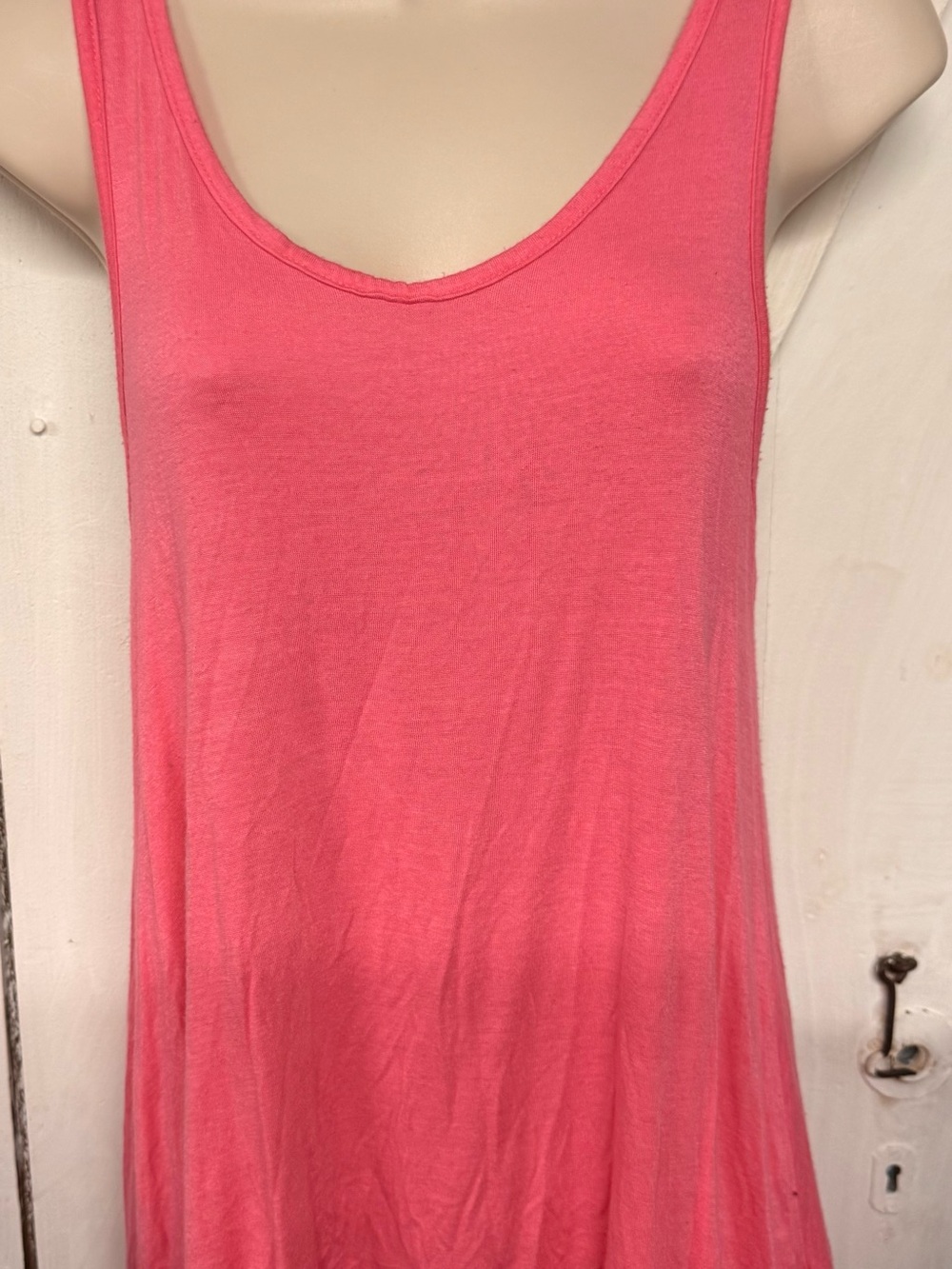 Top Girl LA Women’s Sleeveless Scoop Neck Tank Top - Coral Pink